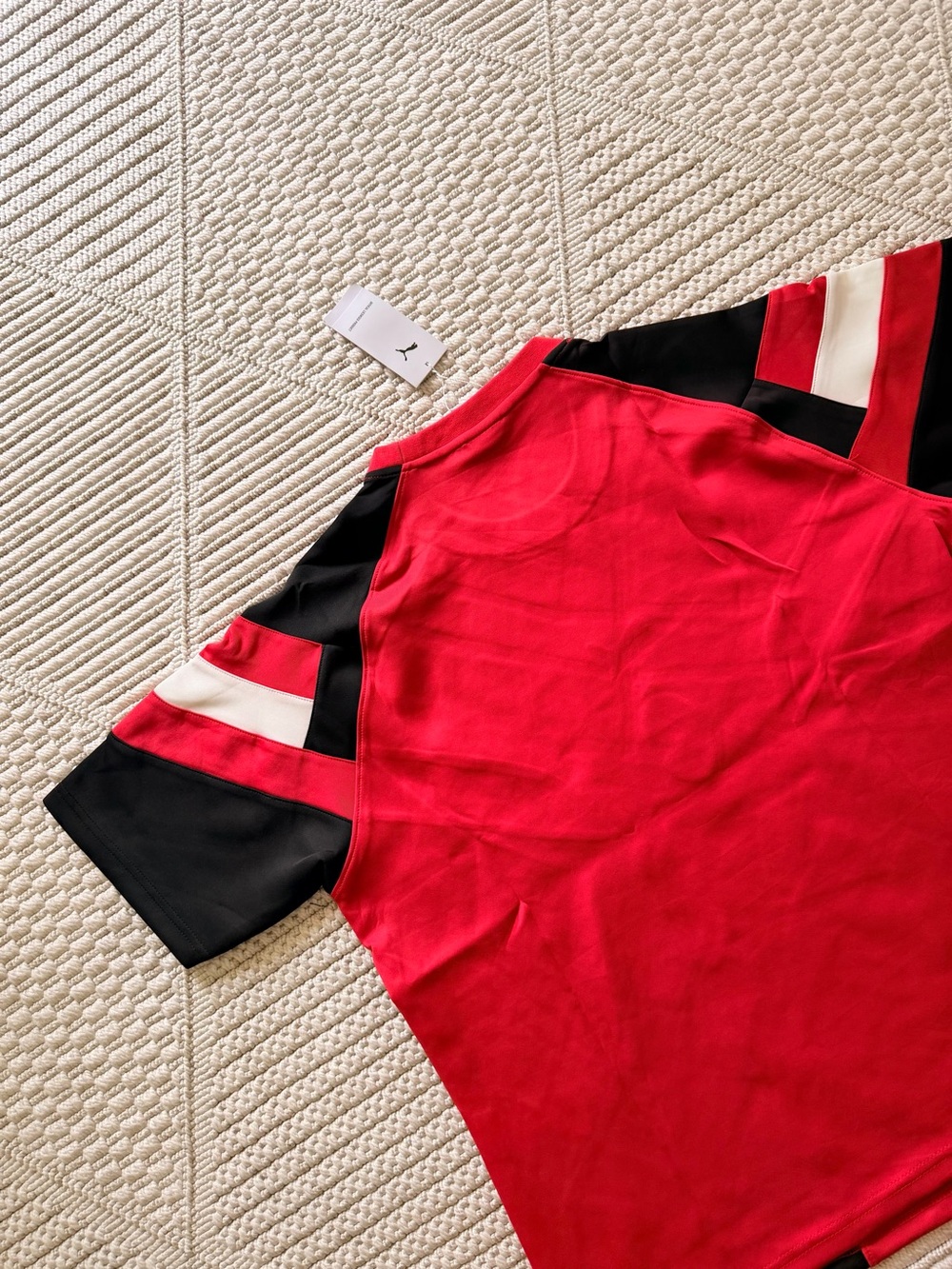 Puma Men's AC Milan Short-Sleeve lifestyle T-shirt in Red, Black & White - Picture 4 of 5